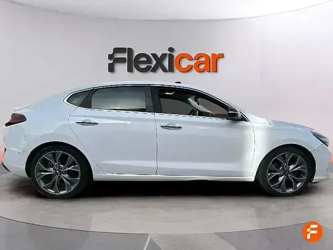 Usado Hyundai i30 140 CV (102 kW) 2018 Blanco