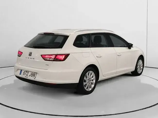 Usado Seat Leon Style 105 CV (77 kW) 2014 Blanco Familiar