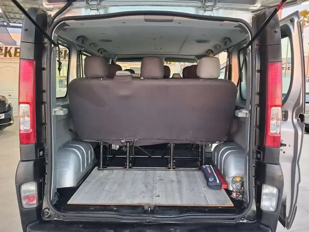 Usado Opel Vivaro 114 CV (83 kW) 2012 Gris Monovolumen