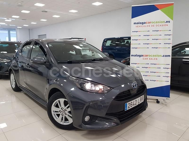 Gris / plata Usado 2021 Toyota Yaris Hybrid Business Edition Berlina | 16.590 € (Buen precio) - Imagen 1/4