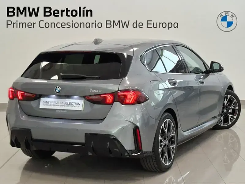 Usado BMW 120 Comfort Edition 163 CV (119 kW) 2025 Gris / plata Utilitario