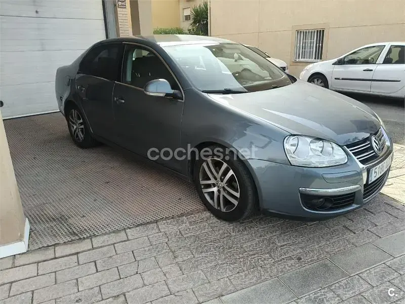 Usado VW Jetta Advance 105 CV (77 kW) 2006 Azul Berlina