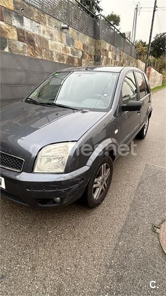 Usado Ford Fusion 100 CV (73 kW) 2004 Gris / plata Berlina
