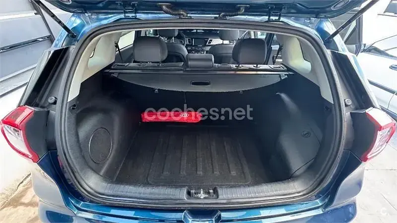 Käytetty Kia Niro 141 HP (103 kW) 2016 Sininen Katumaasturi