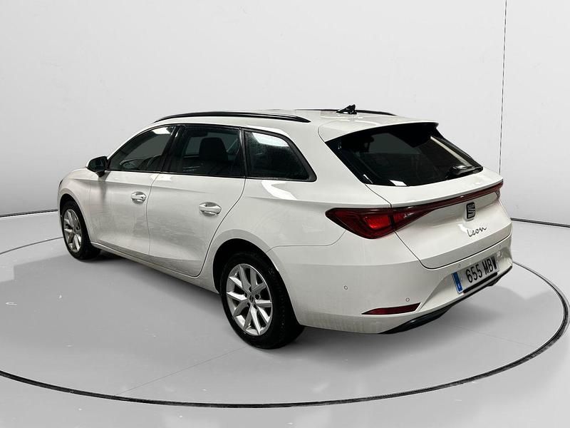 Usado Seat Leon Style 116 CV (85 kW) 2022 Blanco Familiar