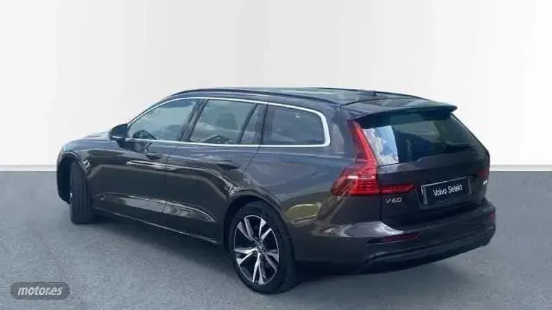 Usado Volvo V60 Core 2025 Gris Familiar