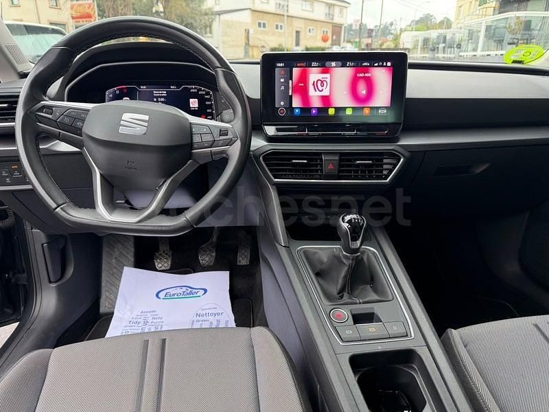 Usado Seat Leon Style 115 CV (84 kW) 2022 Gris / plata Familiar