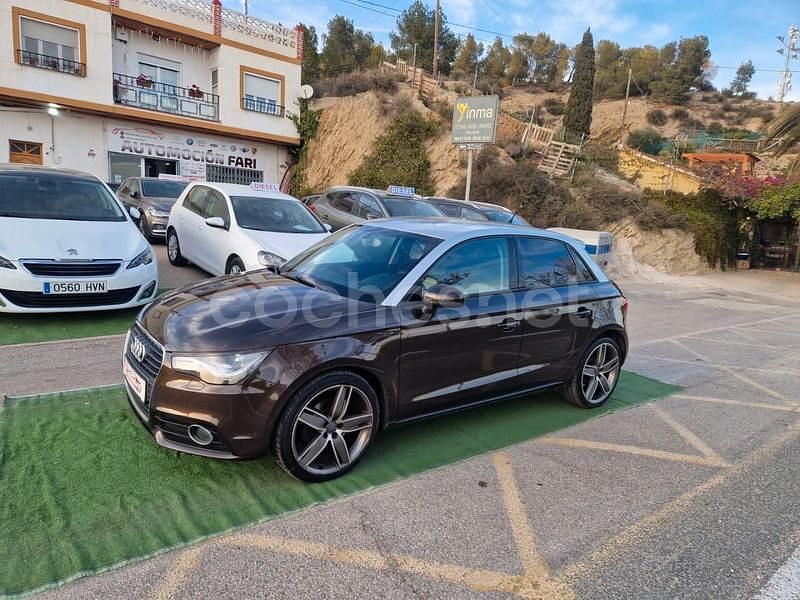Marrón Usado 2012 Audi A1 Sportback Ambition Utilitario | 10.900 € (Un poco caro) - Imagen 1/4