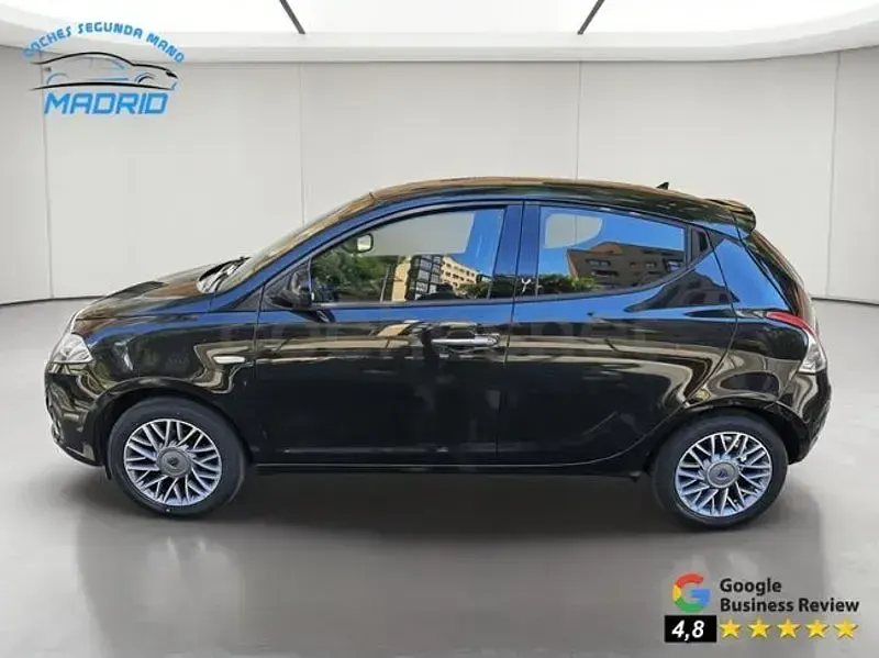 Usado Lancia Ypsilon Gold 86 CV (63 kW) 2012 Negro Utilitario