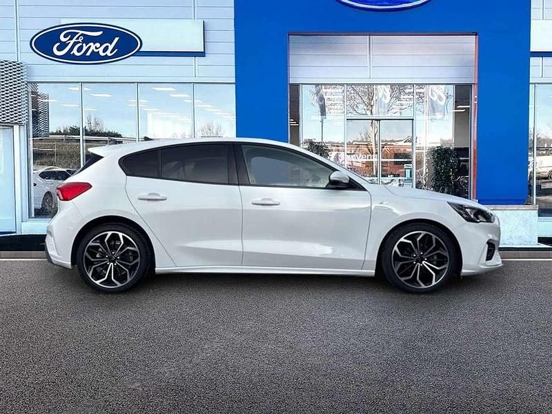 Usado Ford Focus ST-Line 125 CV (91 kW) 2021 Blanco Utilitario