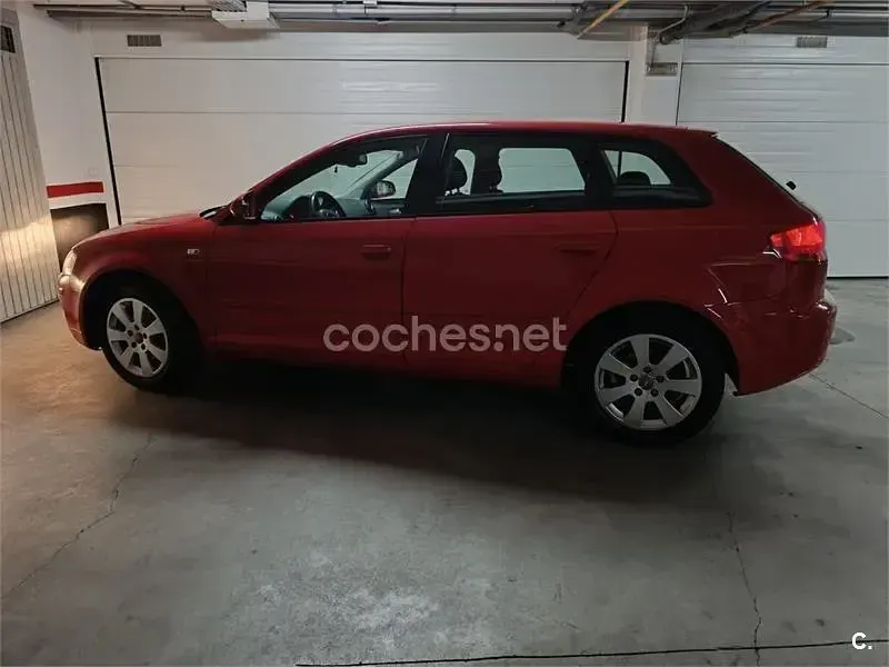 Usado Audi A3 Ambiente 115 CV (84 kW) 2007 Rojo Utilitario
