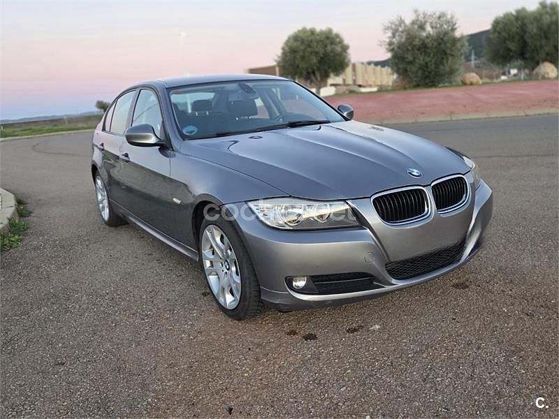 Usado BMW 318 Sport Line 143 CV (105 kW) 2010 Gris / plata Berlina