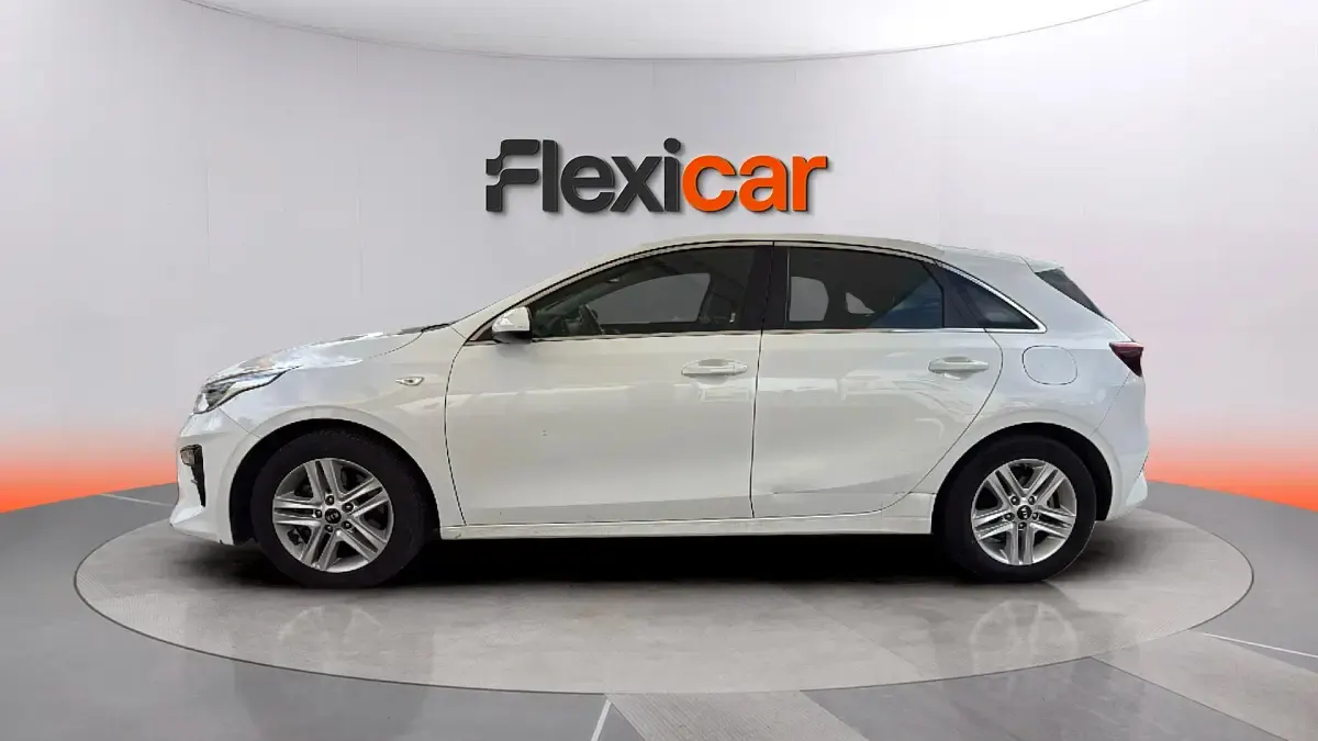 Usado Kia Ceed 120 CV (88 kW) 2021 Blanco Utilitario
