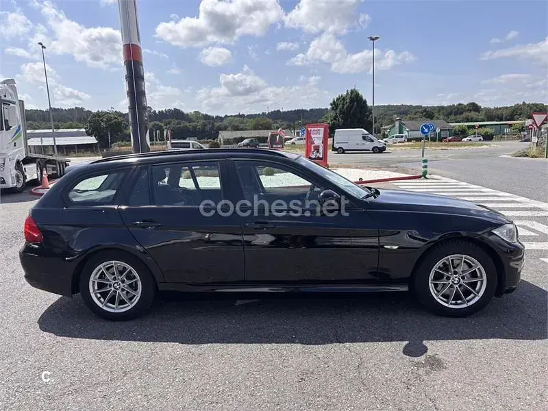 Usado BMW 318 143 CV (105 kW) 2011 Negro Familiar
