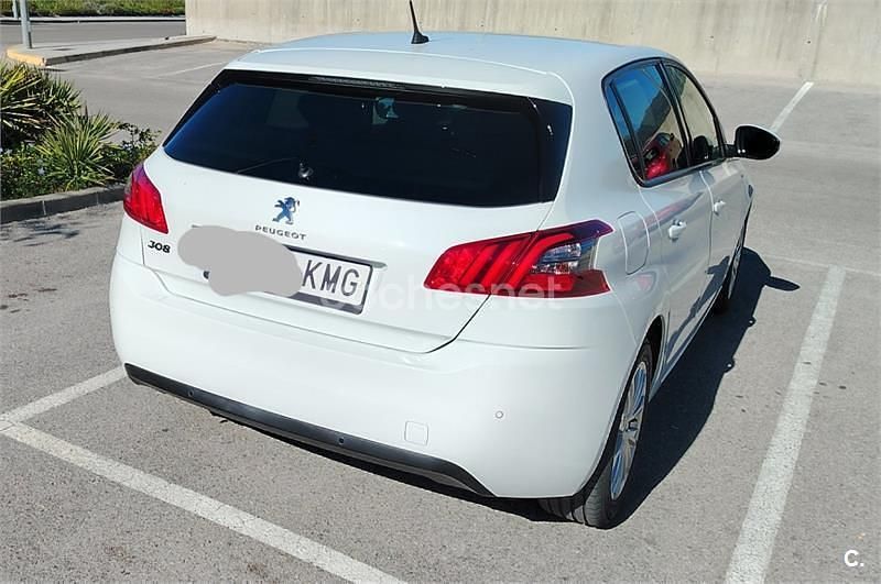 Usado Peugeot 308 Style 100 CV (73 kW) 2018 Blanco Berlina