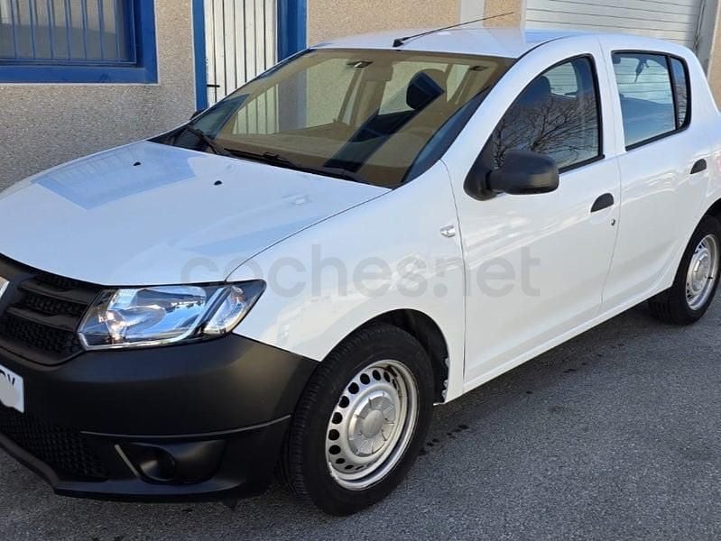 Usado Dacia Sandero Lauréate 75 CV (55 kW) 2015 Blanco Berlina
