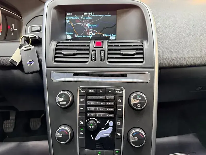 Usado Volvo XC60 Summum 150 CV (110 kW) 2015 Blanco SUV