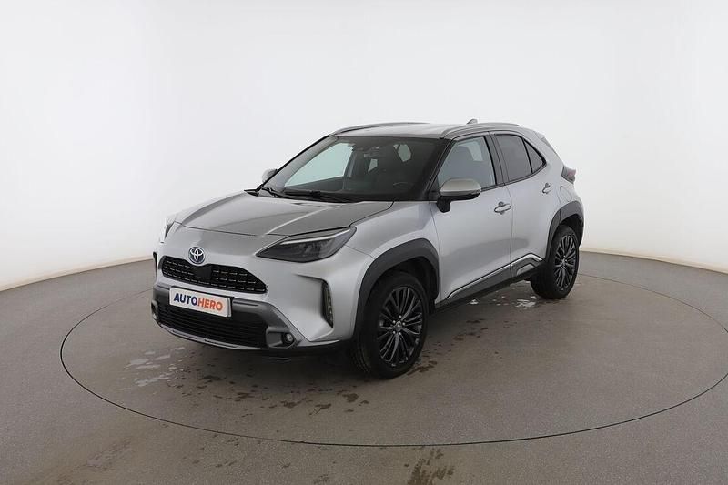 Gris Usado 2022 Toyota Yaris Hybrid SUV | 22.099 € (Caro) - Imagen 1/3