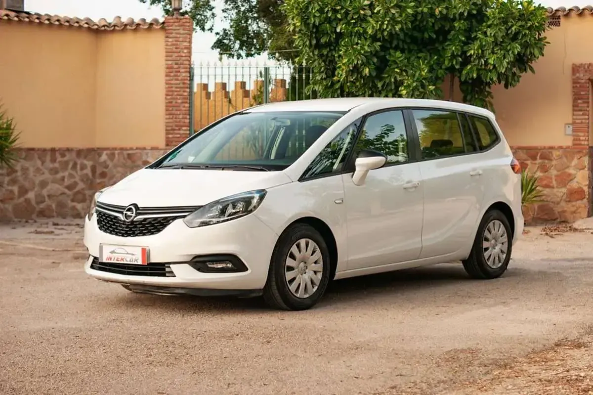 Usado Opel Zafira Tourer Selective 140 CV (102 kW) 2017 Blanco Monovolumen