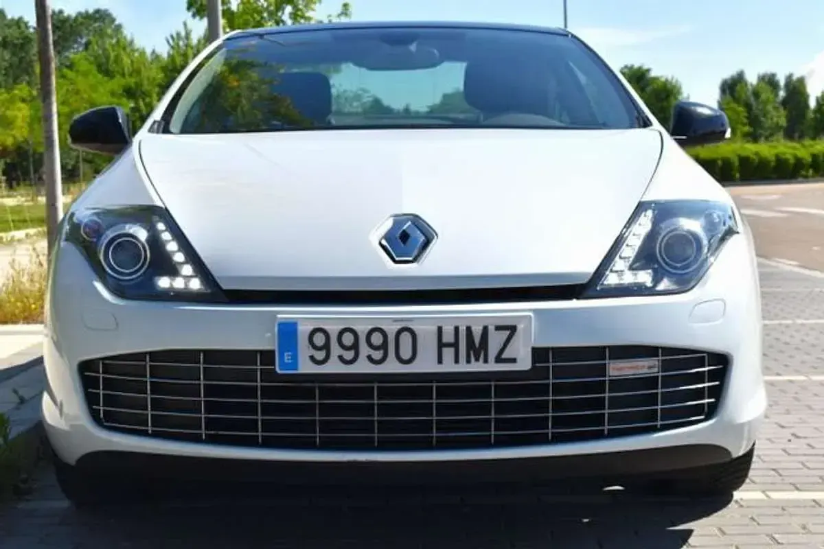Usado Renault Laguna Coupé 150 CV (110 kW) 2012 Blanco Coupe