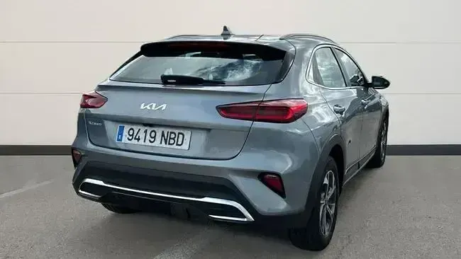 Usado Kia XCeed 100 CV (73 kW) 2025 Gris SUV