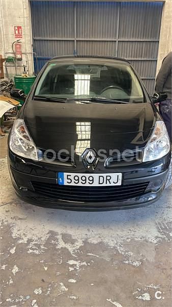 Negro Usado 2005 Renault Clio II Dynamique Berlina | 4500 € - Imagen 1/4