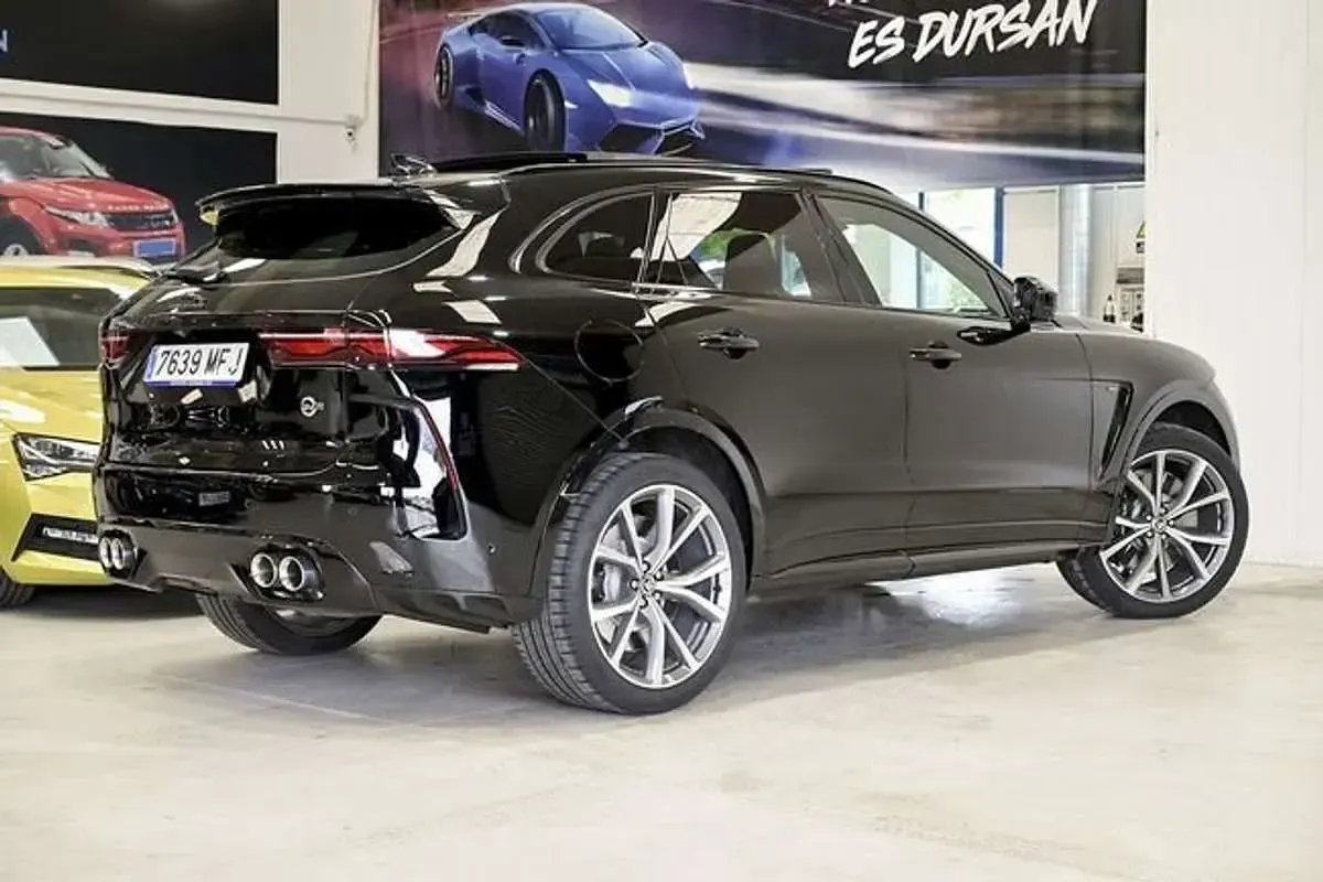 Usado Jaguar F-Pace SVR 557 CV (409 kW) 2023 Negro SUV