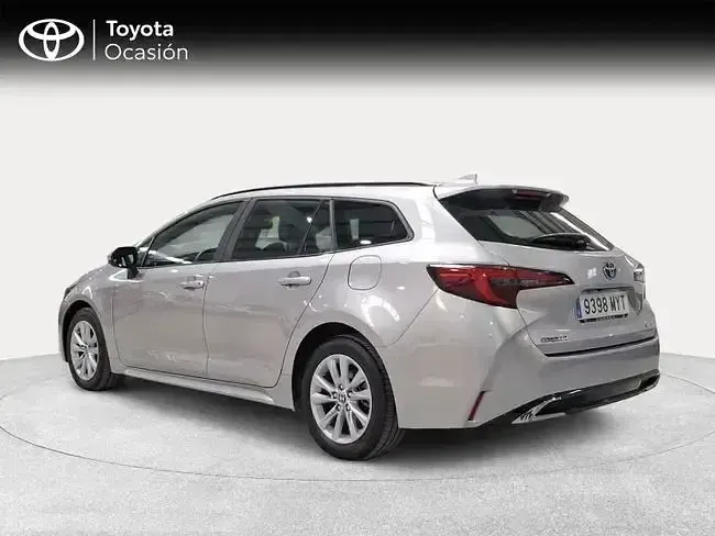 Usado Toyota Corolla Active 140 CV (102 kW) 2025 Gris / plata Familiar