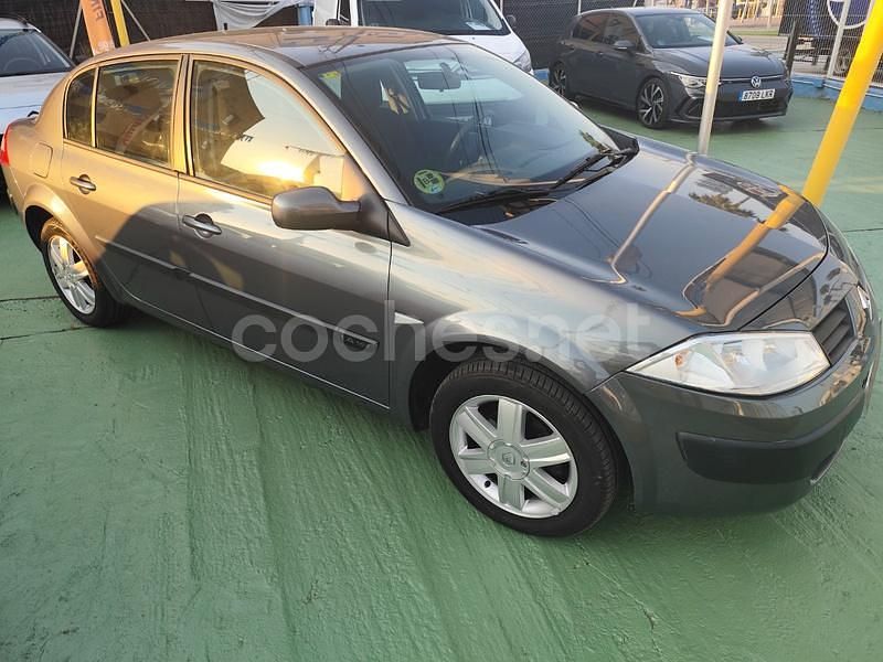 Gris / plata Usado 2005 Renault Mégane II Expression Berlina | 5300 € (Caro) - Imagen 1/4