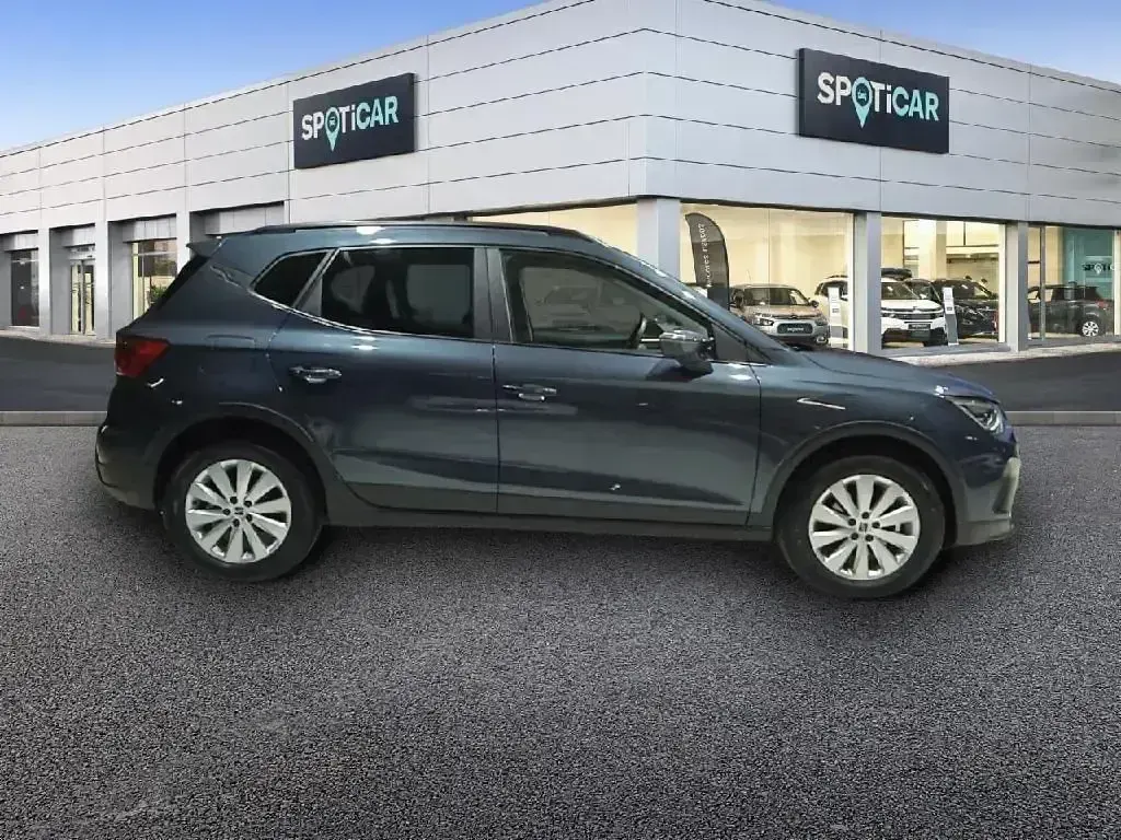 Usado Seat Arona Style 110 CV (80 kW) 2023 Gris SUV