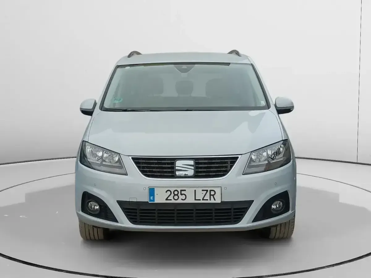 Usado Seat Alhambra Style 150 CV (110 kW) 2022 Gris / plata Monovolumen