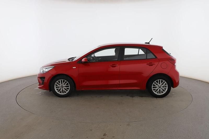 Usado Kia Rio 84 CV (61 kW) 2021 Rojo Utilitario
