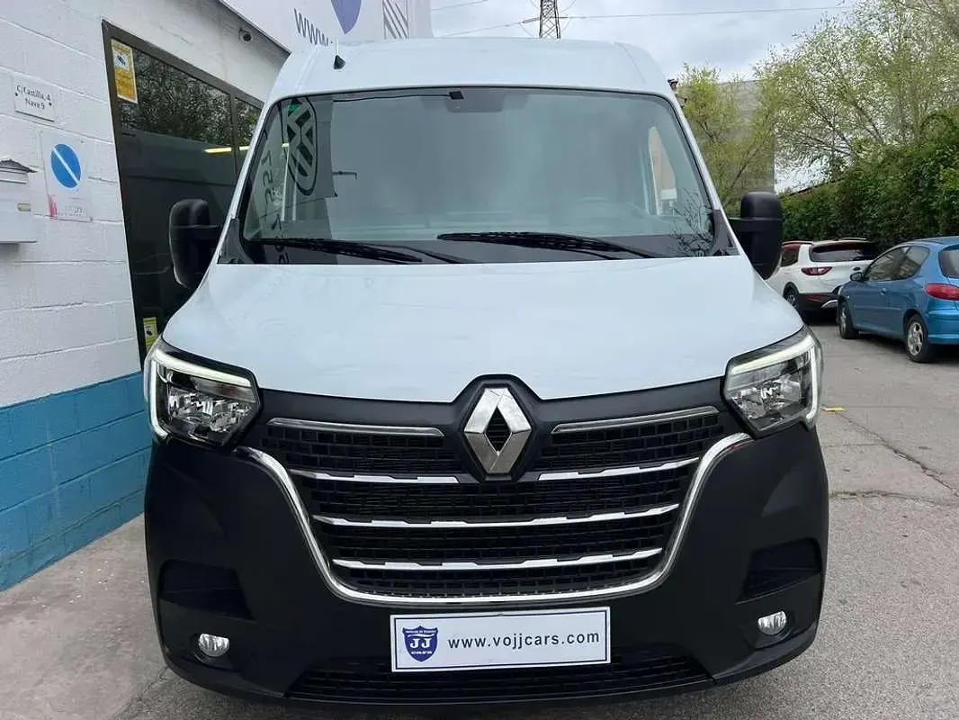 Usado Renault Master 145 CV (106 kW) 2023 Blanco Monovolumen