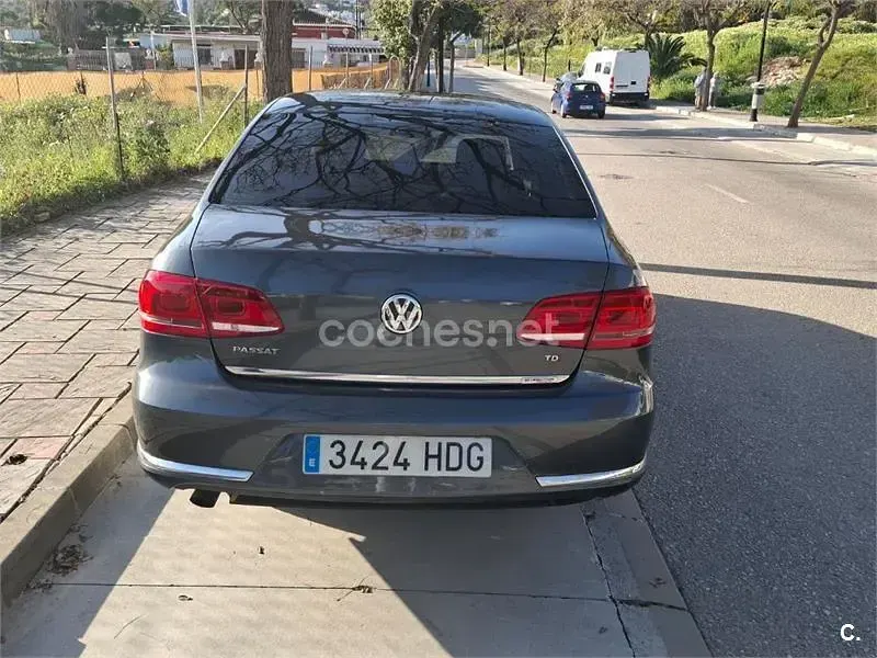 Usado VW Passat Advance 105 CV (77 kW) 2011 Gris / plata Berlina