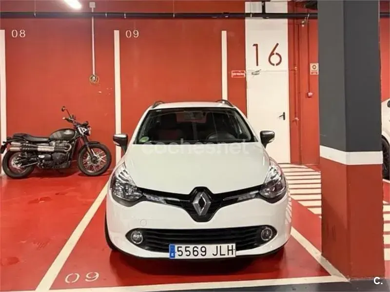 Usado Renault Clio GrandTour Expression 75 CV (55 kW) 2016 Blanco Familiar