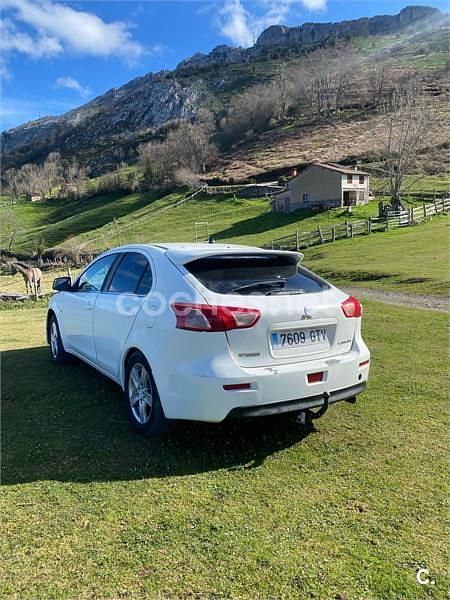 Usado Mitsubishi Lancer Sportback Invite 140 CV (102 kW) 2010 Blanco Berlina