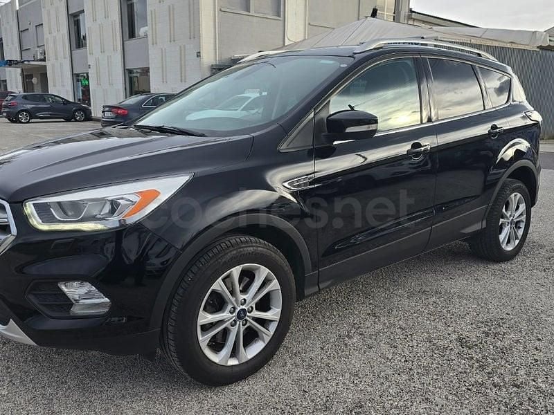 Usado Ford Kuga Titanium 150 HP (110 kW) 2017 Preto SUV