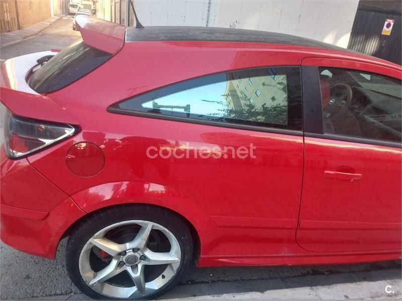 Rojo Usado 2008 Opel Astra GTC Sport Berlina | 4700 € (Precio justo) - Imagen 1/3