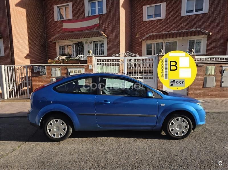 Usado Ford Focus Trend 90 CV (66 kW) 2006 Azul Berlina