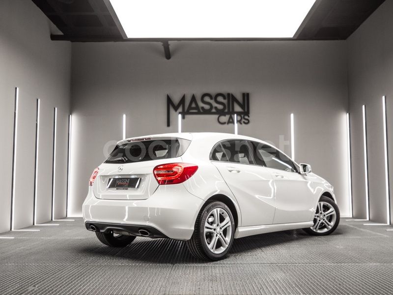 Blanco Usado 2013 Mercedes A180 Urban Berlina | 14.999 € (Un poco caro) - Imagen 1/4