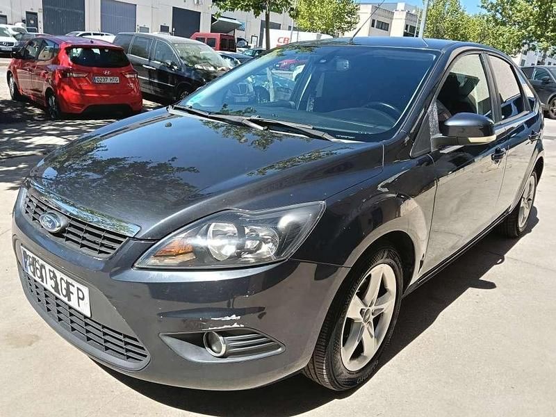 Käytetty Ford Focus Trend 101 HP (74 kW) 2009 Harmaa Viistoperä