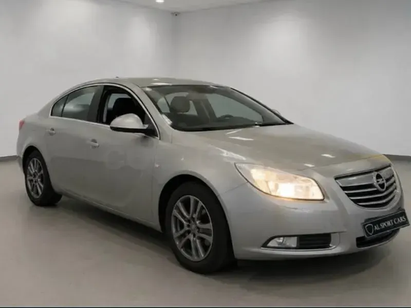 Usado Opel Insignia Selective 140 CV (102 kW) 2012 Gris / plata Berlina