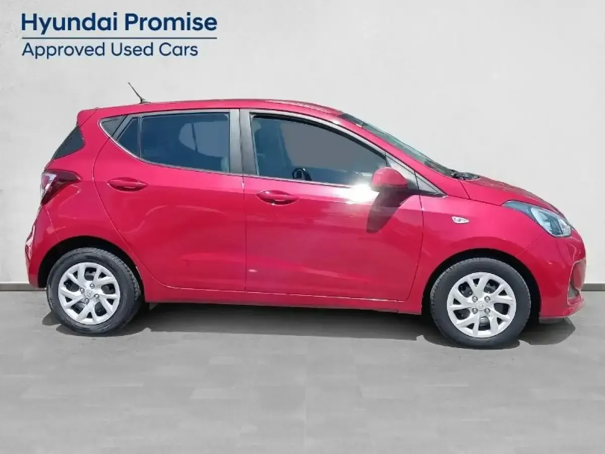 Usado Hyundai i10 65 CV (47 kW) 2018 Granate Utilitario