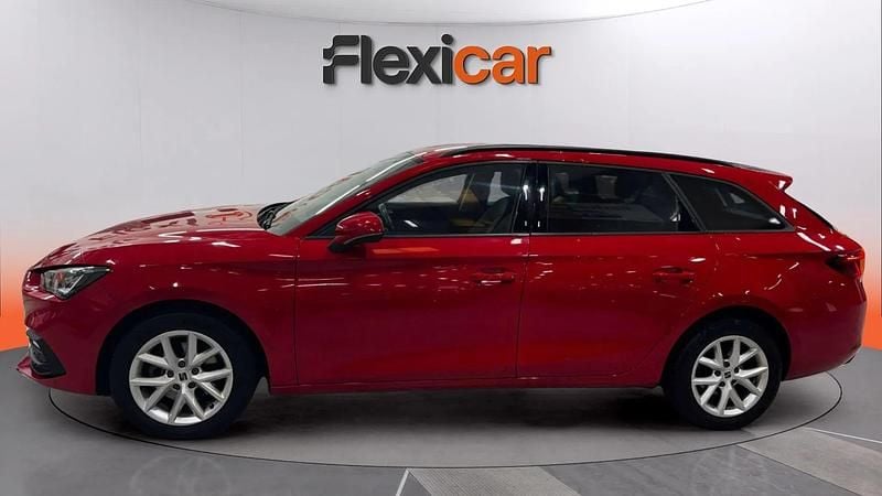 Usado Seat Leon ST Style 130 CV (95 kW) 2021 Rojo Familiar