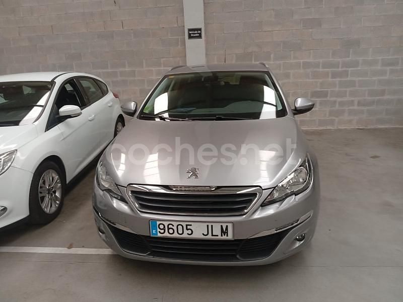 Gris / plata Usado 2019 Peugeot 308 Access Familiar | 9999 € (Un poco caro) - Imagen 1/4