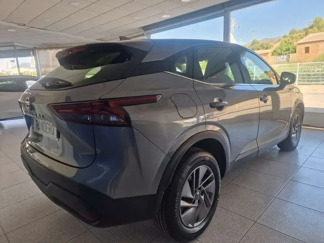 Usado Nissan Qashqai Acenta 158 CV (116 kW) 2021 Gris SUV
