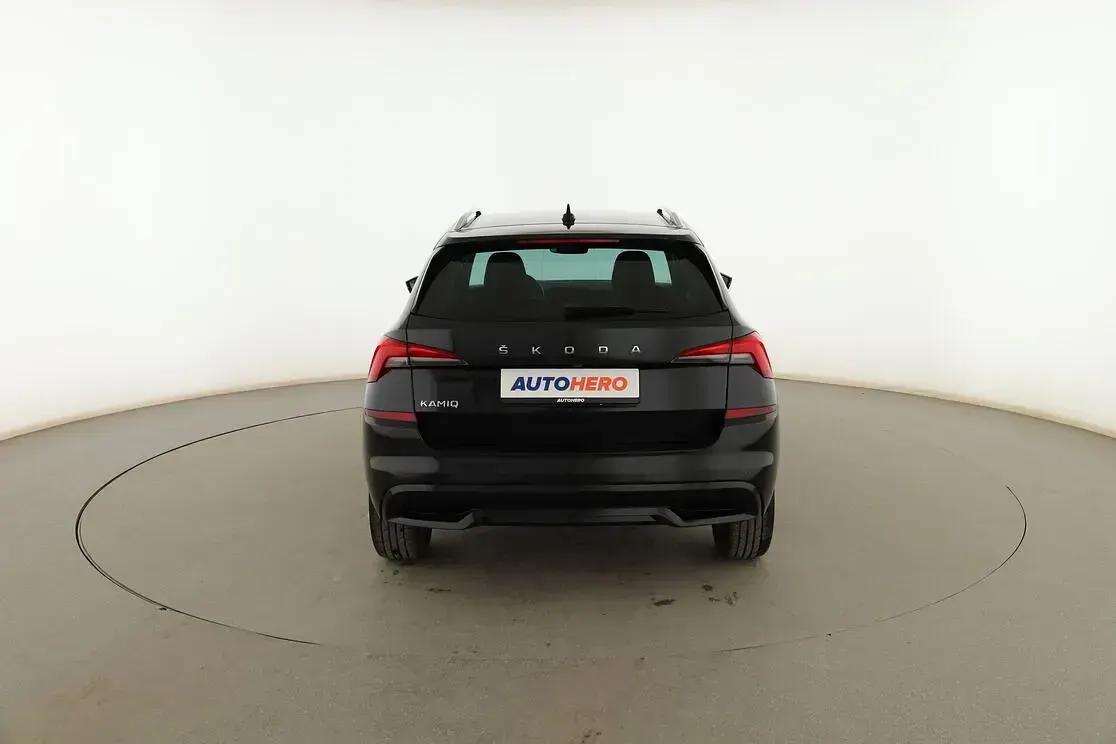 Usado Skoda Kamiq Ambition 110 CV (80 kW) 2022 Negro SUV