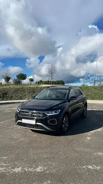 Usado VW T-Roc Business 115 CV (84 kW) 2025 Negro SUV