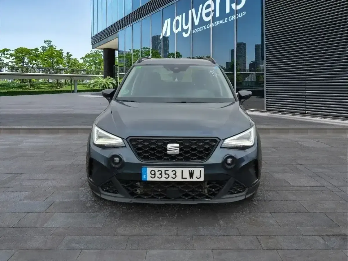 Usado Seat Arona Style Plus 110 CV (80 kW) 2022 Gris SUV