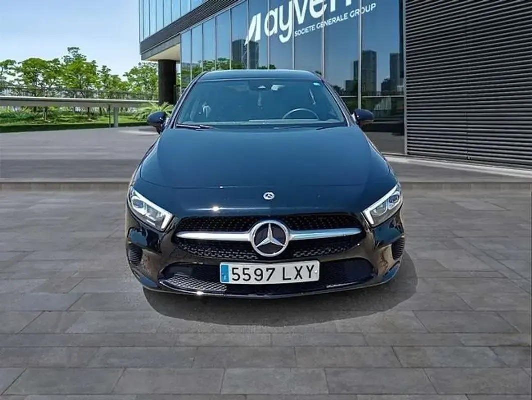 Usado Mercedes A180 136 CV (100 kW) 2022 Negro Utilitario